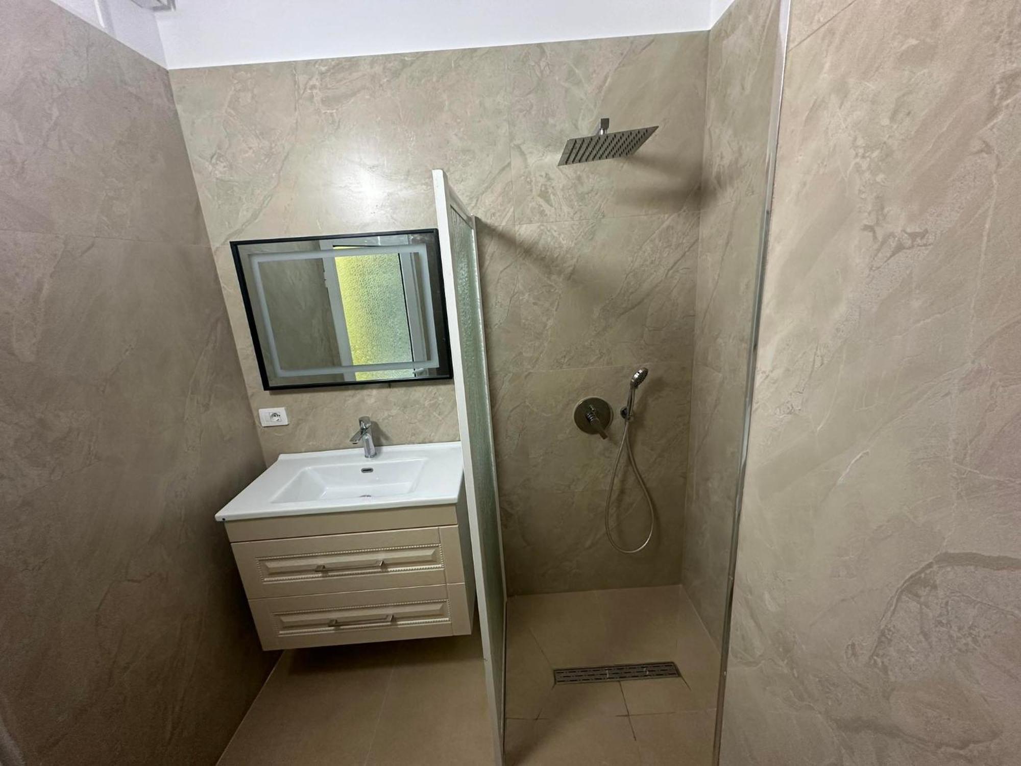 Algen Room'S Berat Bagian luar foto